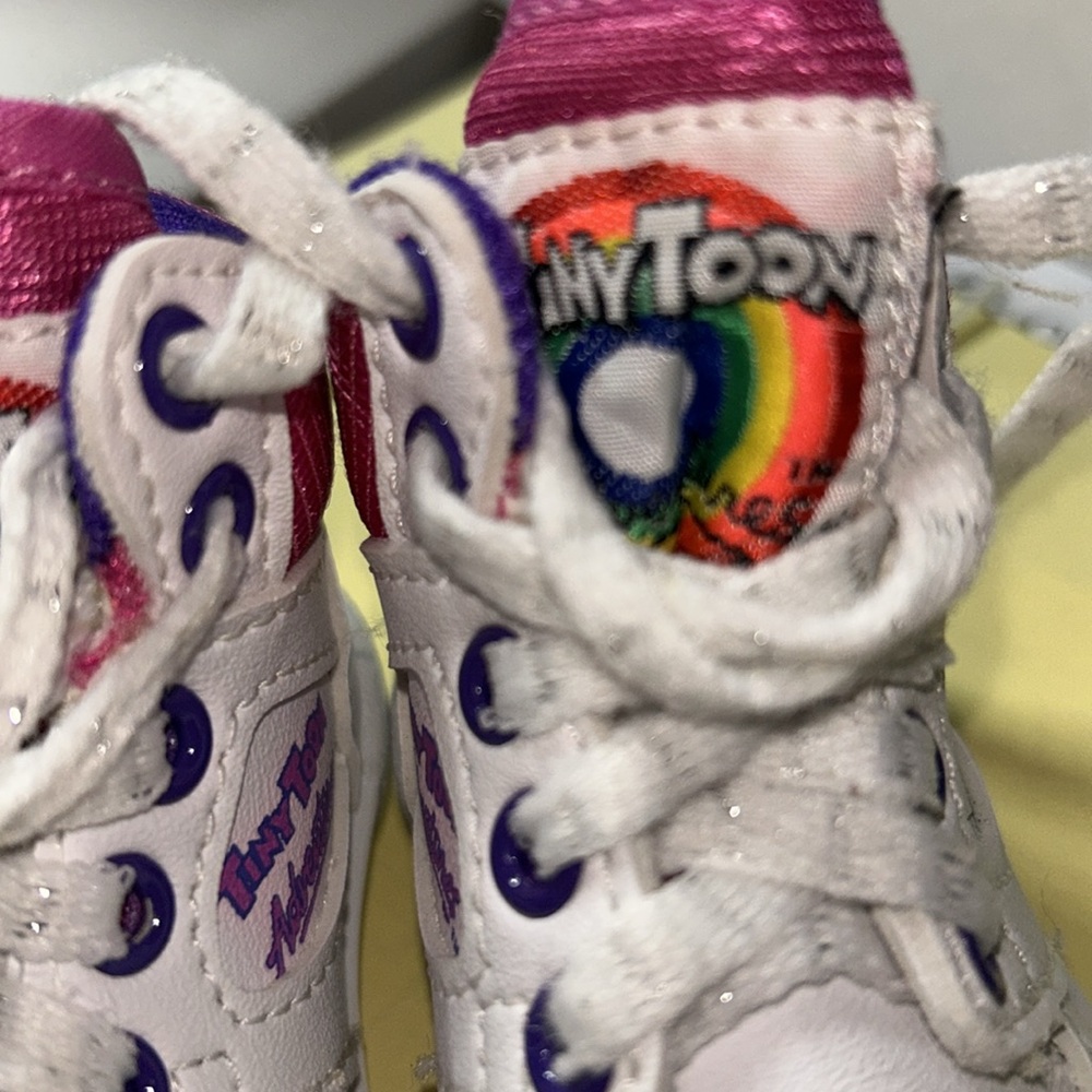 Tiny Toon Adventures baby girl sneakers size 1 EXCELLENT condition. - Picture 3 of 8